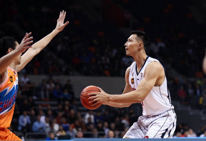 本泽马：皇马缺少有经验的人，能站出来说“这个地方你做错了”（本泽马：皇马缺少经验领袖，能站出来说“这里你做错了”的人太少）