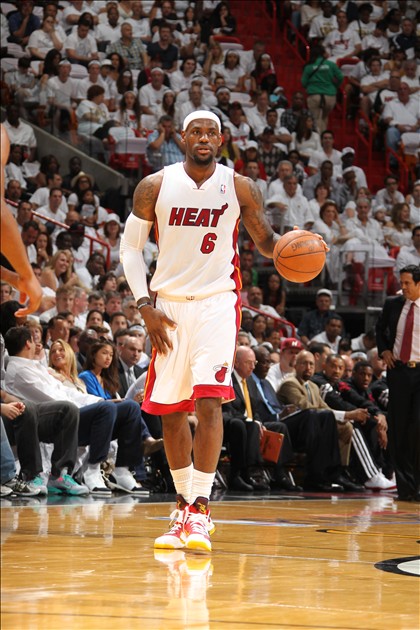 曼联vs伯恩茅斯：B费、芒特首发，马奎尔、卢克-肖出战（曼联战伯恩茅斯：布鲁诺-费尔南德斯与芒特先发，马奎尔、卢克-肖登场）