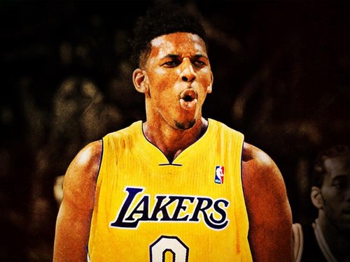 数据占优，拜仁对阿森纳5场不败，14次交手赢下8场（数据优势明显：拜仁近5战阿森纳不败，14次交锋拿下8场）