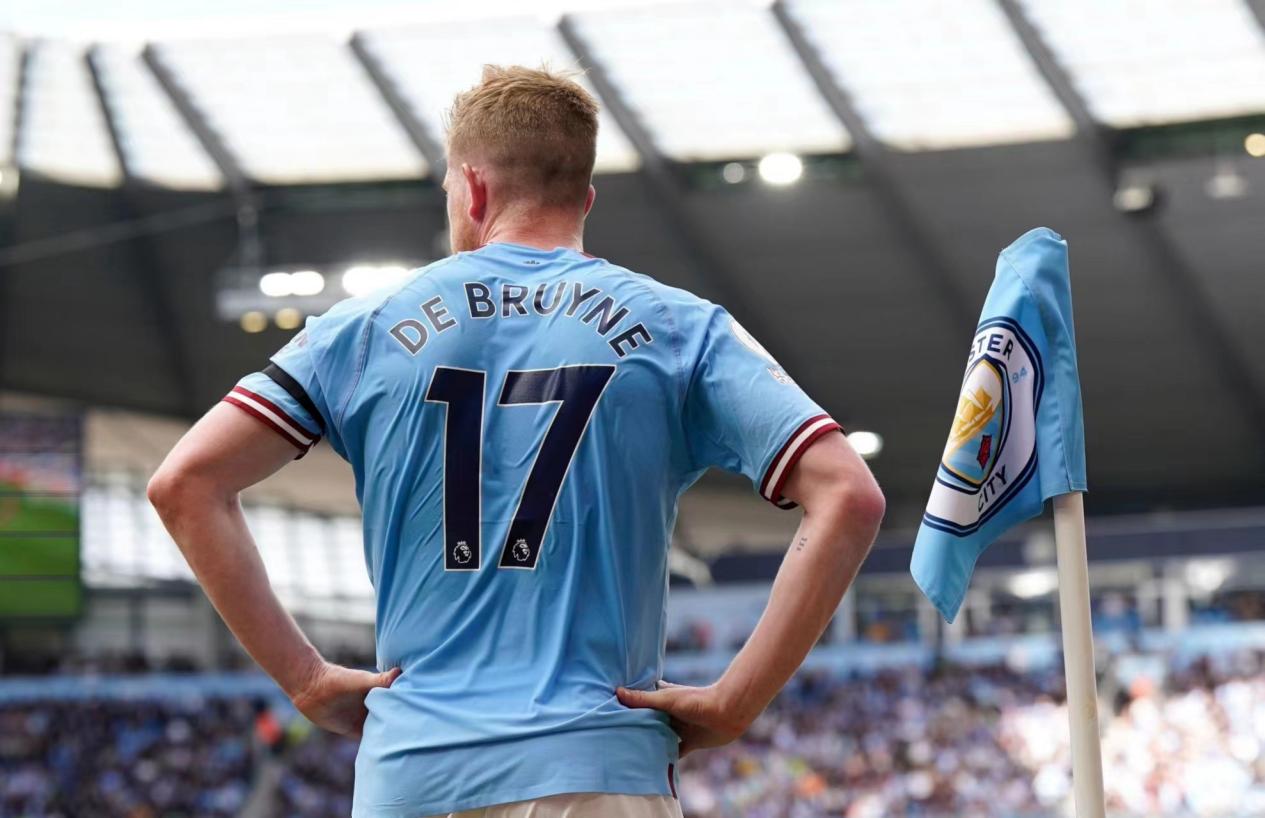 詹姆斯两双数据跻身队史前十，湖人负马刺止步NBA杯八强